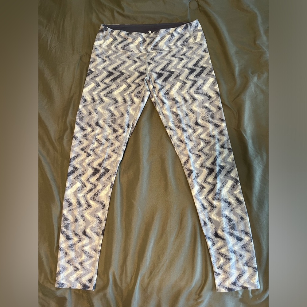 🌹 Tuff Athletic geometric leggings size small